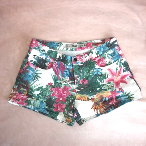 ZARA Flower/Tropical print jean shorts - Picture 1 of 3
